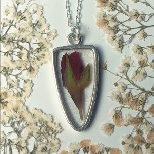 Rose silver arrowhead necklace